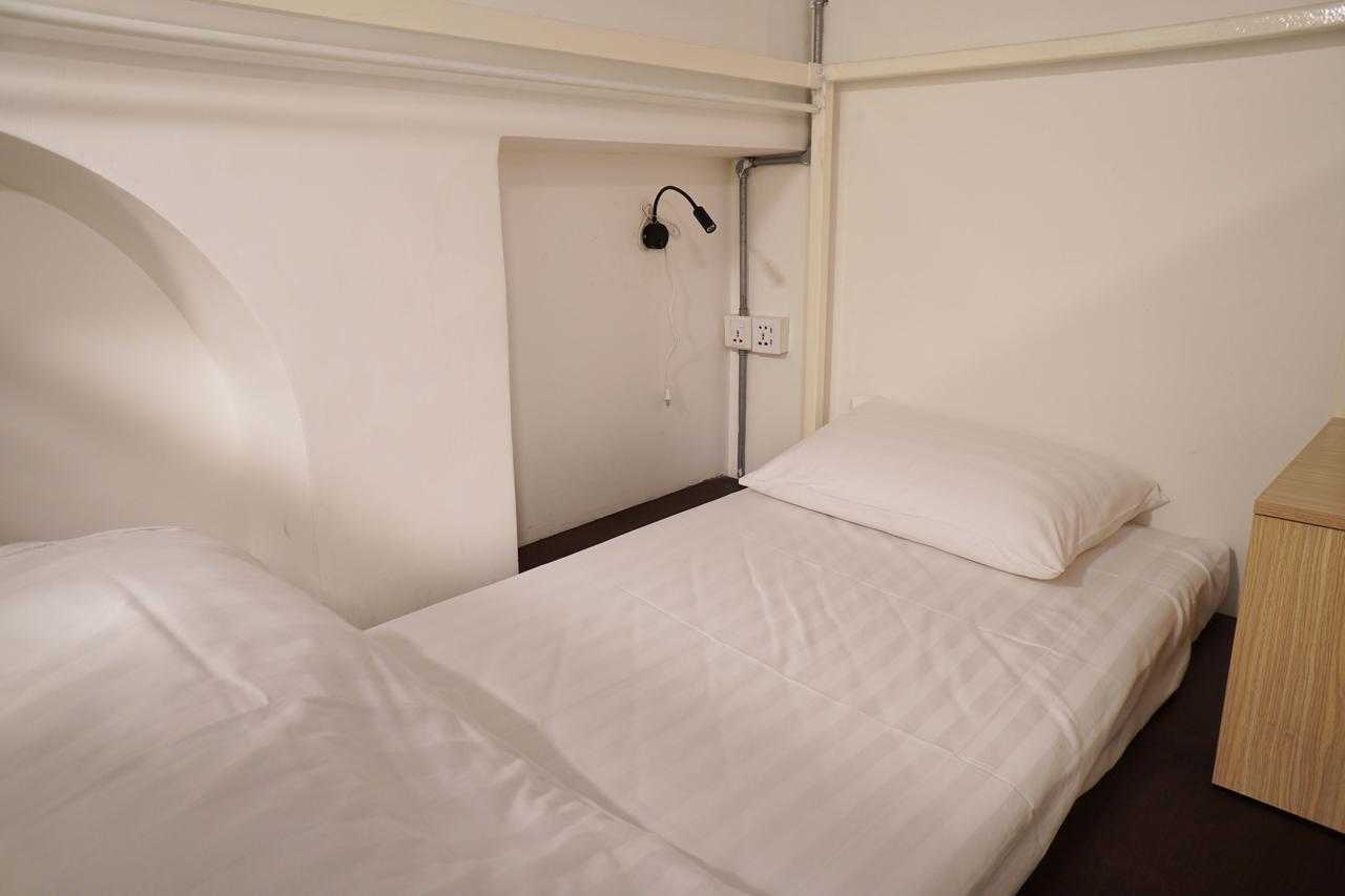 Baobabed Hostel Yangon, Myanmar Rum bild
